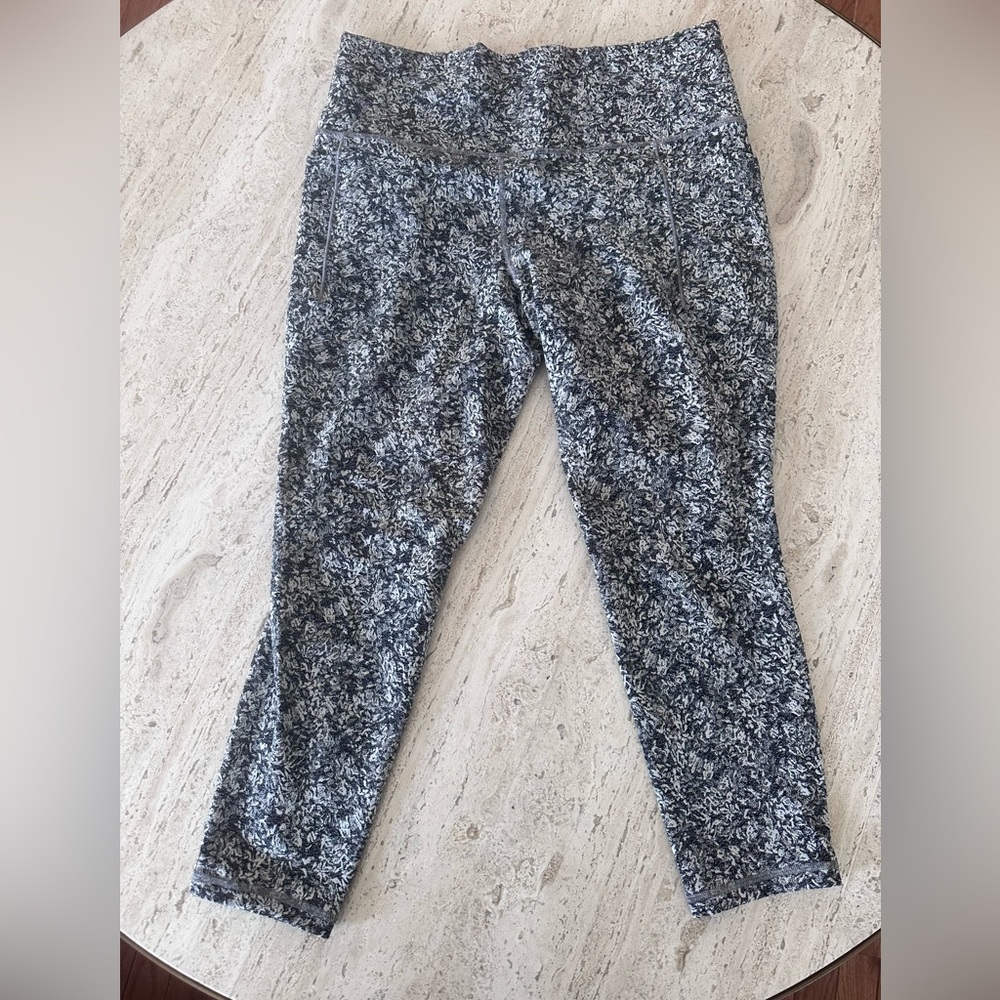 Athleta Salutation Stash Pocket II Textured 7/8 Tight